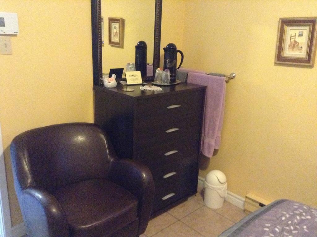 Douces Evasions Bed & Breakfast Saint-Anselme Bagian luar foto