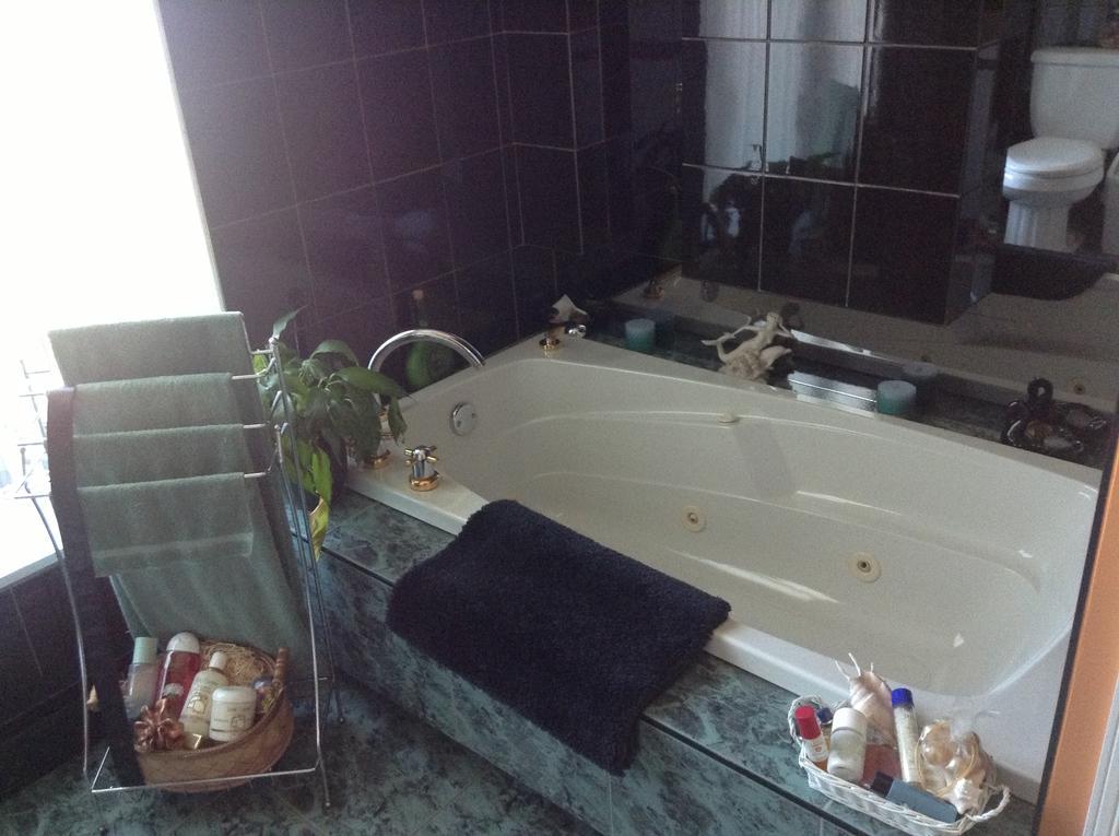 Douces Evasions Bed & Breakfast Saint-Anselme Bagian luar foto