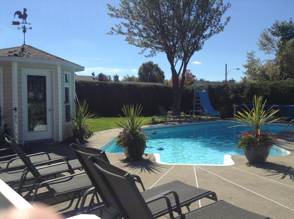 Douces Evasions Bed & Breakfast Saint-Anselme Bagian luar foto