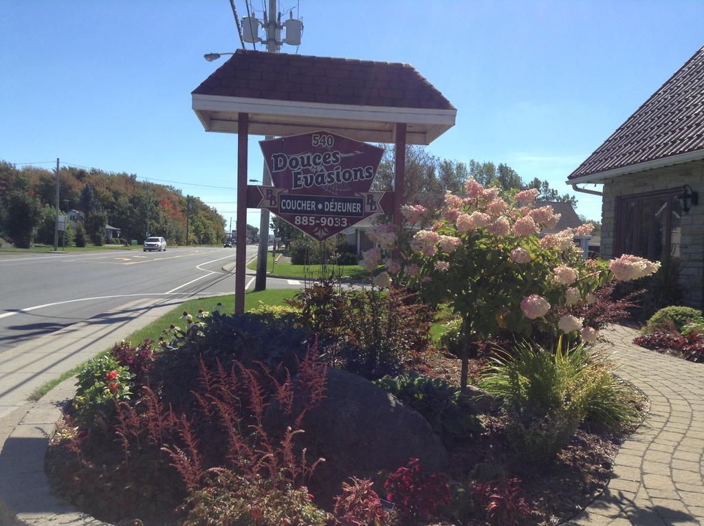 Douces Evasions Bed & Breakfast Saint-Anselme Bagian luar foto